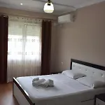 Zoo Apartment *